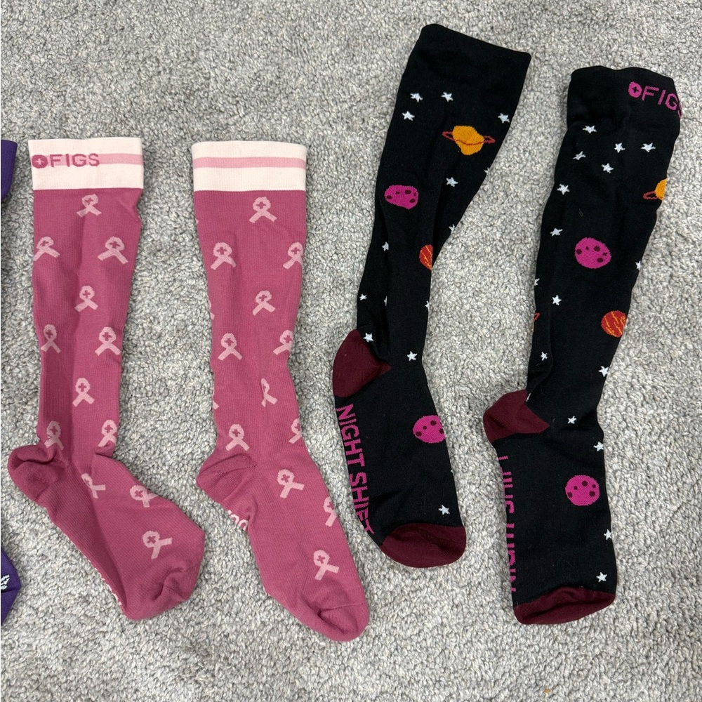 Lot of 5 pairs of FIGS compression socks SMALL. Some never worn or worn once.